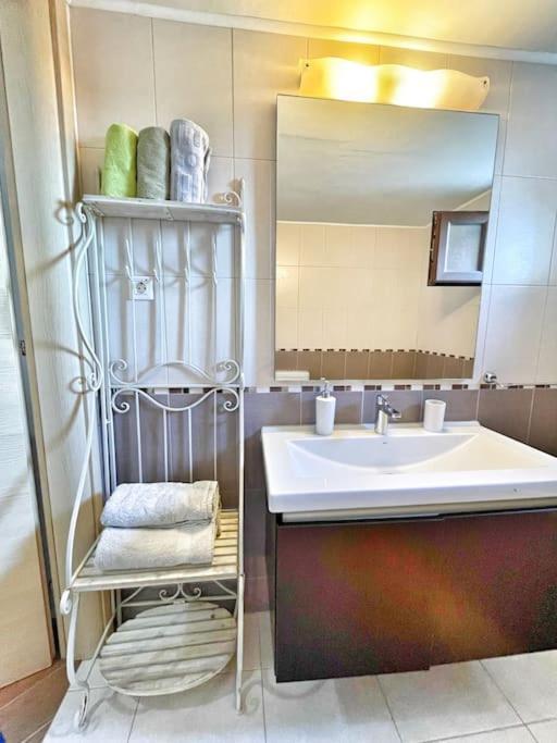 Kathiana Cozy Apartment ภายนอก รูปภาพ
